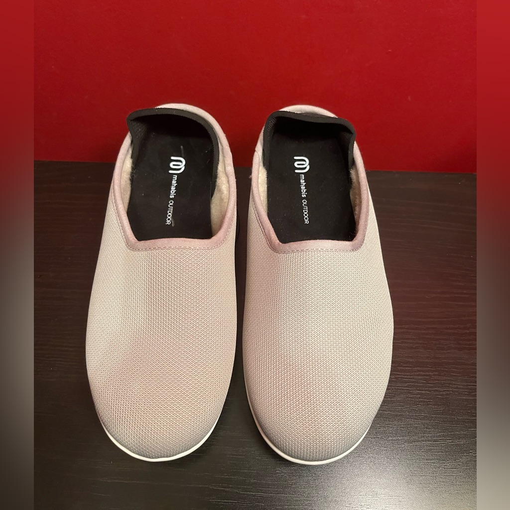 Women’s Mahabis Gray Outdoor Slippers, Size 6.5-7